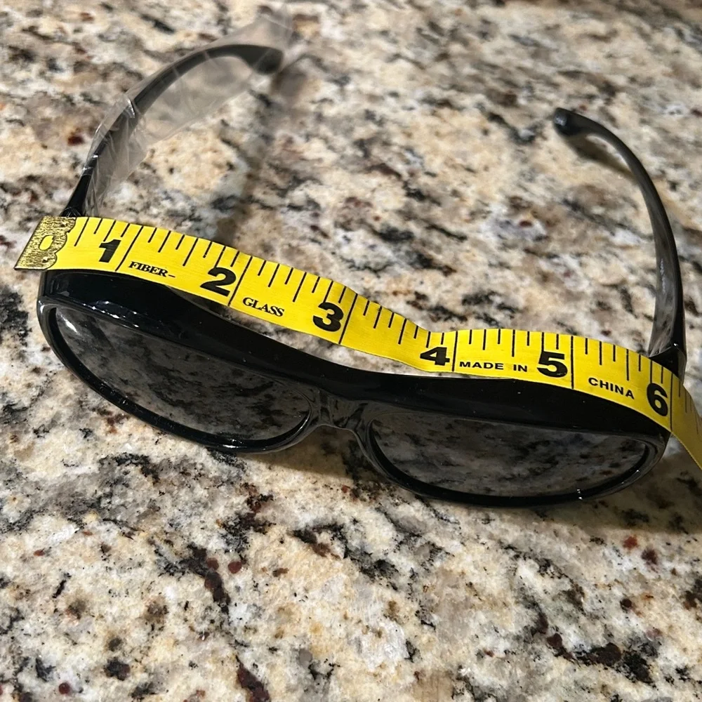 Yogo Vision Black Polarized Sunglasses w Case (Fits Over Your Own Eye Glasses)